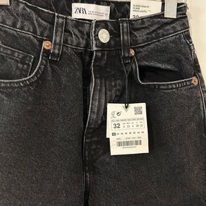 Black denim, classic Mom Fit Jeans from Zara size 0